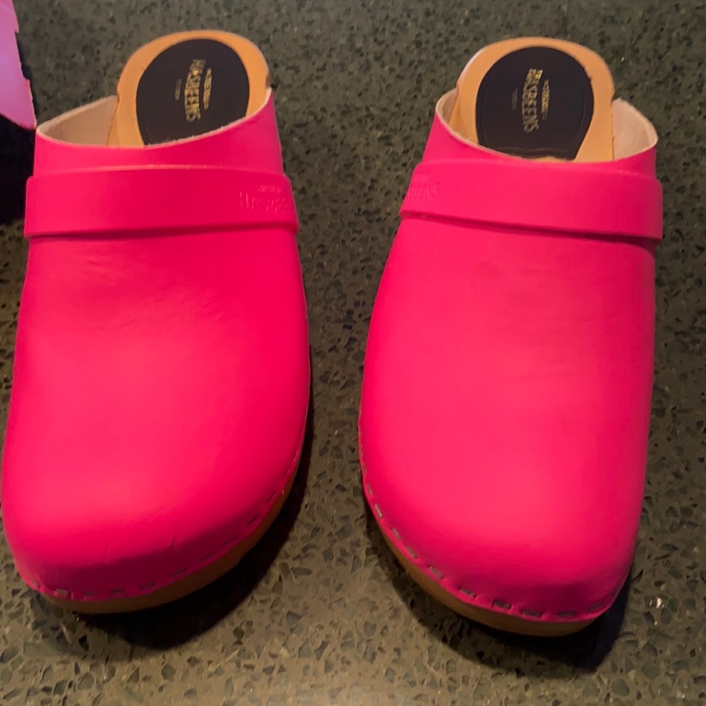 NWob sold out Swedish Hasbeens clog fluorescent pink 39